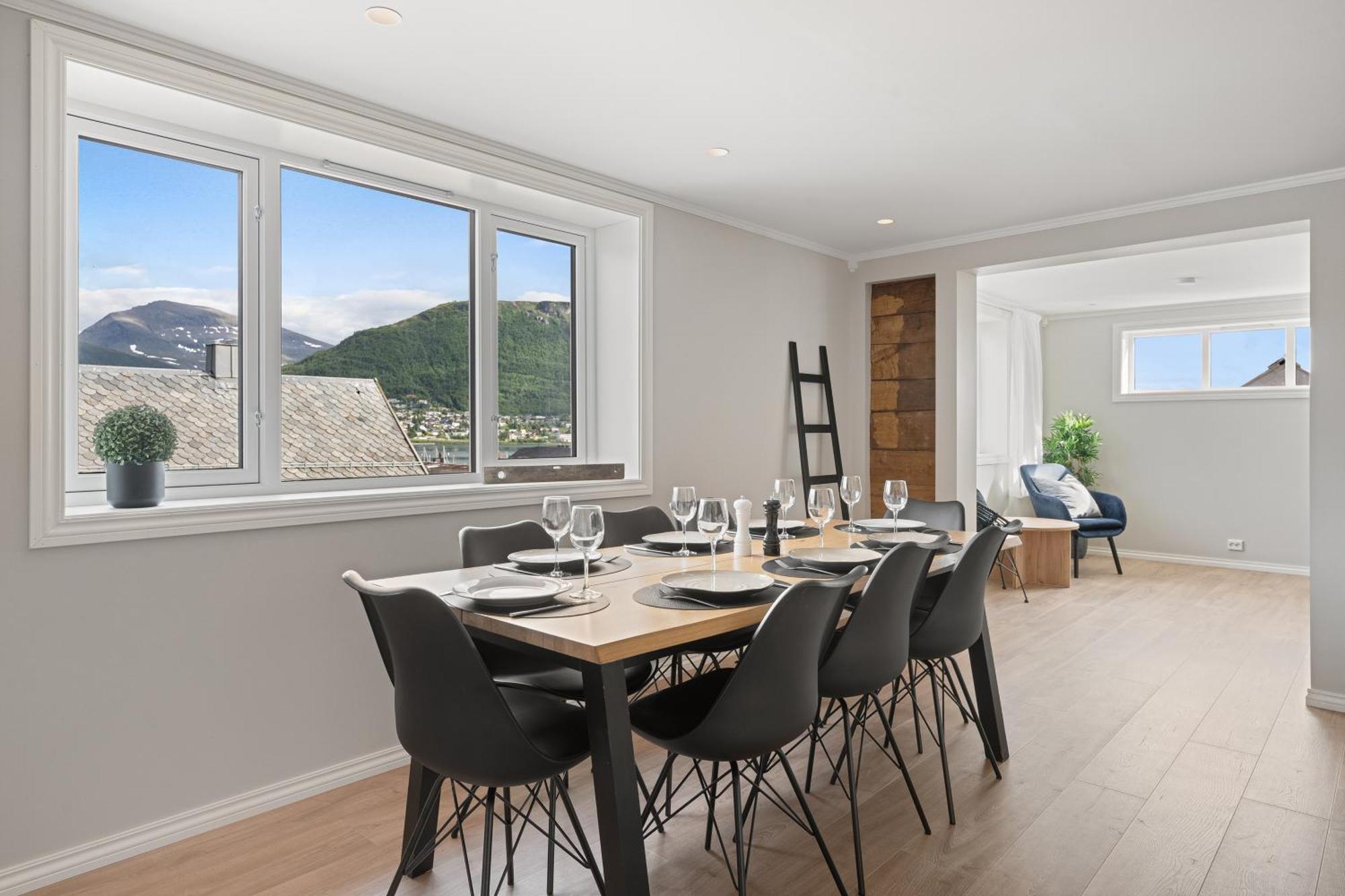 Arctic Homes - Historical Tromso House With View المظهر الخارجي الصورة